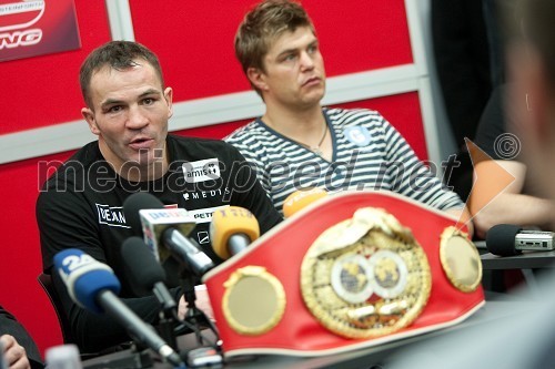 Dejan Zavec, svetovni prvak v velterski kategoriji po verziji IBF in njegov trener Dirk Dzemski