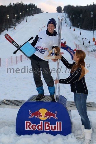 Uroš Žibert, nagrada za naj pležuh po mnenju strokovne žirije in Sara Gril, Red Bull promotorka