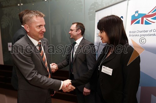 Igor Geršak, direktor za prodajo osebnih vozil Mercedes-Benz pri AC Intercar in mag. Andreja Jernejčič, podpredsednica Britanske gospodarske zbornice v Sloveniji (BCCS)