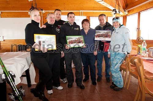 Brina Černetič svetovalka uprave Diners Cluba Slovenije, Rene Mlekuž in Jure Košir, nekdanja smučarja, Leon Korošec, vodja mednarodnega marketinga v podjetju Elan, Majda Struc, generalna sekretarka Zveze prijateljev mladine Slovenije, Boris Markelj, direktor trženja v podjetju Alpina d.o.o. in Alenka Dolžan, nekdanja smučarka