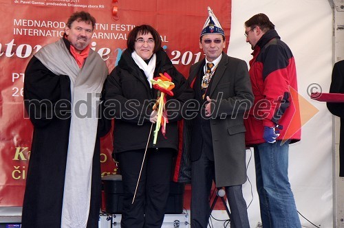 Dr. Štefan Čelan, župan Ptuja, Ljubica Jelušič, ministrica za obrambo ter Branko Brumen, vodja Kurentovanja 2011 in predsednik FECC Slovenija