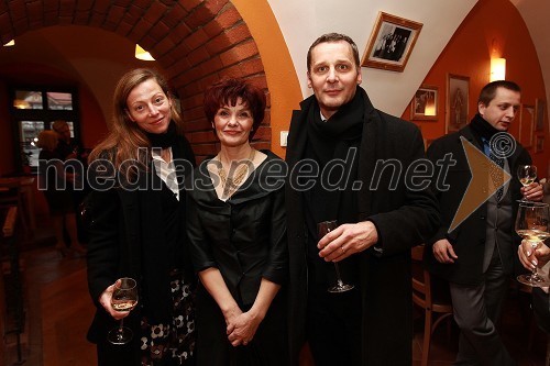 Nataša Matjašec Rošker, igralka, Anica Blatnik, lastnica pekarne Blatnik in Danilo Rošker, direktor SNG Maribor