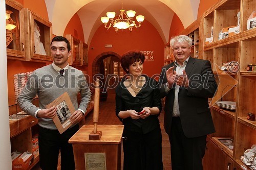 Marko Potrč, moderator na Radio 1 ter Anica in Tomaž Blatnik, lastnika pekarne Blatnik