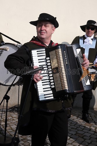 Član karnevalske godbe Pepi krulet