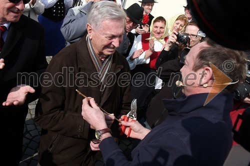 Tone Zafošnik, častni mestni viničar in Stanislav Kocutar, mestni viničar in skrbnik Stare trte