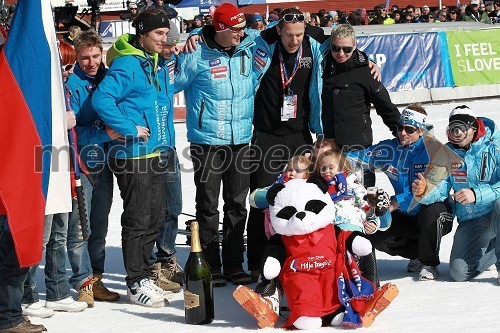 Patrik Jazbec, smučar, Miha Kürner, smučar, Timi Gašperin, smučar, Andrej Šporn, smučar Jure Košir, nekdanji smučar, Rene Mlekuž, nekdanji smučar, Bernard Vajdič, smučar, Aleš Gorza, smučar, Mitja Dragšič, smučar in njegovi hčerki