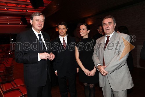 Dr. Danilo Türk, predsednik Republike Slovenije, Jurij Giacomelli, predsednik uprave družbe Delo d.d., Milena Kalacun Lapajne, odgovorna urednica spletnega portala Slovenske novice in Bojan Budja, odgovorni urednik dnevnika Slovenske novice