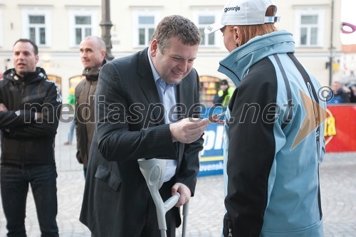 Tomaž F. Lovše, direktor Diners Club in Petra Majdič, smučarska tekačica