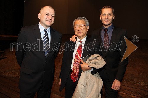 Franc Kangler, župan Mestne občine Maribor, prof. Yoshiyuki Nagatake ter Danilo Rošker, direktor SNG Maribor