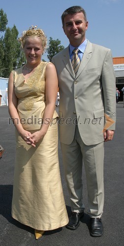 Franci But, državni sekretar in nekdanji minister za kmetijstvo in Simona Štraus, Vinska kraljica 2003