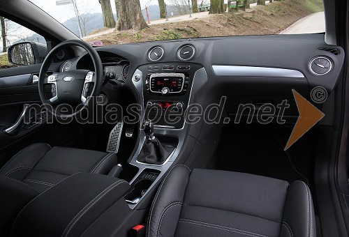 Ford Mondeo, notranjost