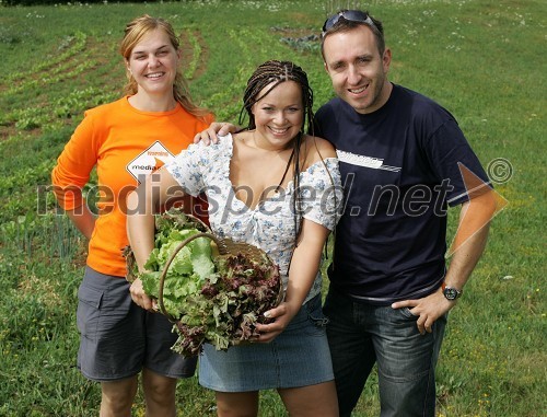 Maja Kodba, maskerka, Mili iz Ljubljanske kotline in Borut Cvetko, fotograf