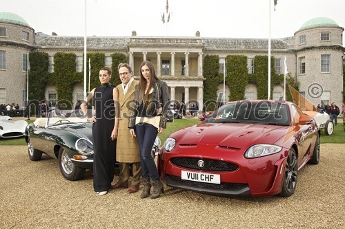 Supermodel Yasmin Le Bon s hčero Amber in Jaguar E-type, ter Jaguar XKR-S