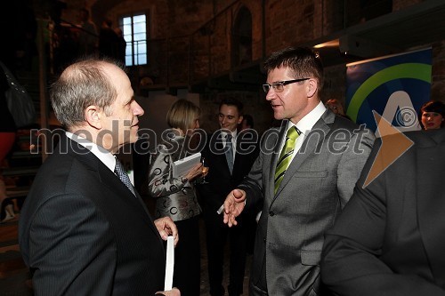 Dr. Ivan Svetlik, minister za delo, družino in socialne zadeve ter Dejan Turk, predsednik uprave Simobil d.d.