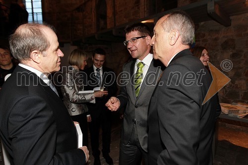 Dr. Ivan Svetlik, minister za delo, družino in socialne zadeve, Dejan Turk, predsednik uprave Simobil d.d. ter mag. Branko Pavlin, predsednik uprave družbe medijskih vsebin Dnevnik d.d.