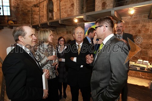 Dr. Ivan Svetlik, minister za delo, družino in socialne zadeve, Edita Krajnović, Mediade, mag. Branko Pavlin, predsednik uprave družbe medijskih vsebin Dnevnik d.d. ter Dejan Turk, predsednik uprave Simobil d.d.