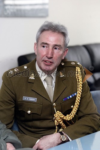 Derek Gibson, vojaški ataše na britanski ambasadi