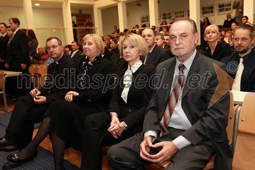 Dr. Marjan Turnšek, mariborski nadškof, prof. dr. Janja Črčinovič Rozman, predstojnica Oddelka za razredni pouk na Pedagoški fakulteti UM, prof. dr. Majda Pšunder, profesorica pedagogike in prof. dr. Mirko Pšunder, predsednik Upravnega odbora Univerze v Mariboru