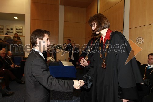 Dr. Marko Gosak, Fakulteta za naravoslovje in matematiko Univerze v Mariboru in prof. dr. Nataša Vaupotič, dekanja Fakultete za naravoslovje in matematiko Univerze v Mariboru