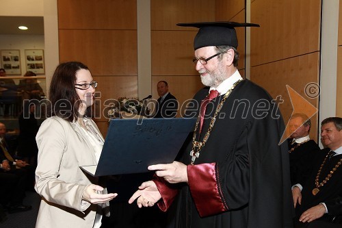 Tanja Gologranc, prejemnica rektorjeve nagrade za leto 2010 in prof. dr. Ivan Rozman, rektor Univerze v Mariboru