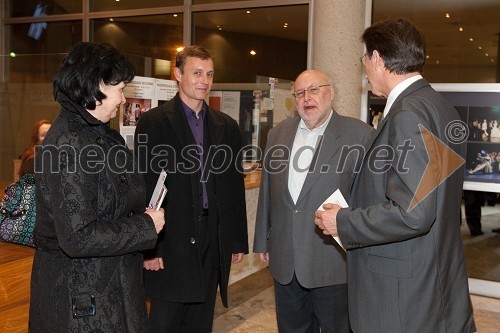 	Peter Srpčič, direktor gledališča Ptuj, Ana Strelec Bombek, koordinatorka in organizatorka kulturnega programa v Gledališču Ptuj, Milan Jesih, avtor besedila in Jožko Čuk, direktor SNG Nova Gorica