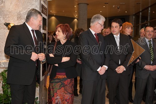 Dušan Črnigoj, generalni direktor podjetja Primorje d.d., Majda Širca, ministrica za kulturo, Pavel Gantar, predsednik DZ RS in Matej Arčon, župan Nove Gorice