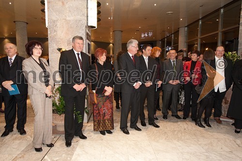 ..., Dušan Črnigoj, generalni direktor podjetja Primorje d.d., Majda Širca, ministrica za kulturo, Pavel Gantar, predsednik DZ RS in ...