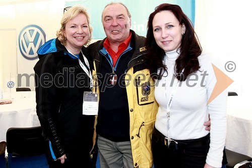 Sabrina Pečelin, vodja odnosov z javnostmi pri Porsche Slovenija, ... in Petra Korošec, marketing Volkswagen pri Porsche Slovenija d.o.o 	 
