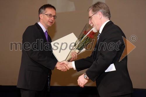 Darko Friš, redni profesor in predstojnik zgodovinskega oddelka, Filozofska fakulteta Maribor in mag. Franci Pivec, predsednik Odbora za podelitev Glazerjevih nagrad