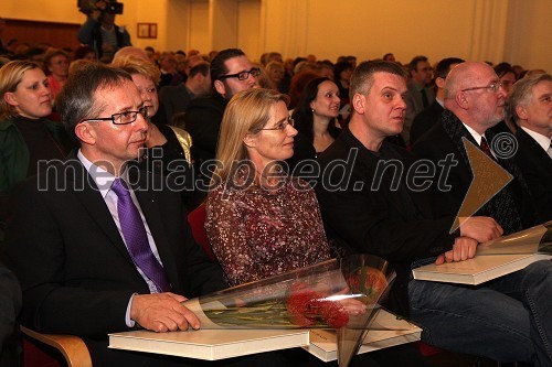 Dr. Darko Friš, redni profesor in predstojnik zgodovinskega oddelka, Filozofska fakulteta Univerze v Mariboru, ..., Matjaž Wenzel, fotograf in Stane Jurgec, nekdanji umetniški vodja Opere in baleta SNG Maribor ter dobitnik letošnje Glazerjeve nagrade za življenjsko delo