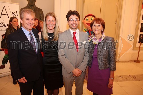 Dr. Davorin Kračun, predsednik Rotary kluba Maribor, Maja Dragovič, Slovenia Times, Tine Kračun, direktor podjetja Intermedius d.o.o. in Andreja Kračun, predsednica dobrodelnega združenja Koraki za korakce