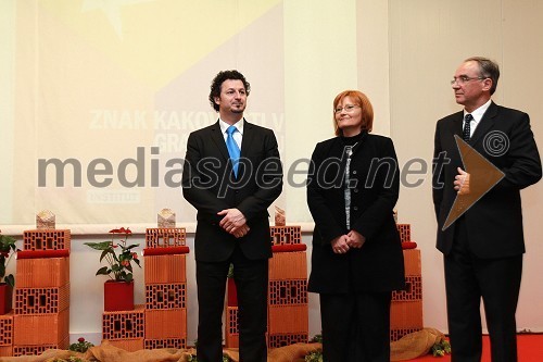 Dr. Patrick Vlačič, minister za promet, dr. Marjana Šijanec Zavrl, Gradbeni inštitut ZRMK in Janez Erjavec, direktor Pomurskega sejma