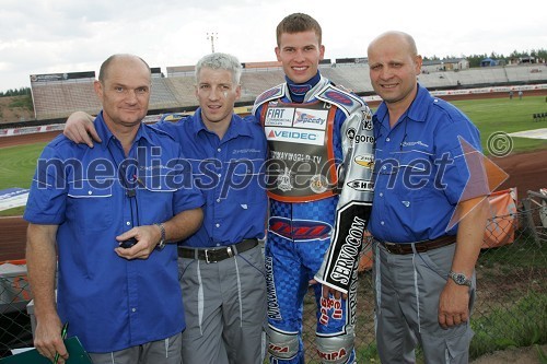 Franci Kalin, trener AMTK Ljubljana, Aleš Kraljič, Matejev mehanik, Matej Žagar, spidvejist in njegov oče Franci