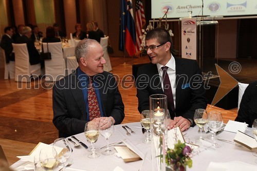 Joseph A. Mussomeli, veleposlanik ZDA v Sloveniji in Matjaž Rakovec, predsednik uprave zavarovalnice Triglav