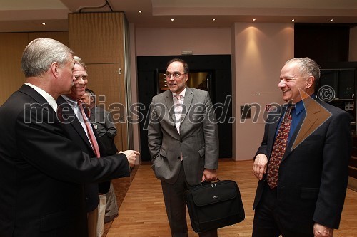 Victor Jackovich, nekdanji veleposlanik ZDA v Sloveniji, Thomas B. Robertson, nekdanji veleposlanik ZDA v Sloveniji, mag. Mitja Gaspari, minister za razvoj in evropske zadeve in Joseph A. Mussomeli, veleposlanik ZDA v Sloveniji