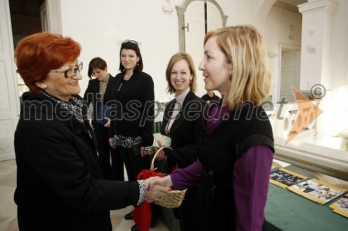 Dr. Danica Purg, direktorica ter dekanja IEDC Poslovne šole Bled in Karin Zagomilšek, direktorica korporativnega in trženjskega komuniciranja SIN