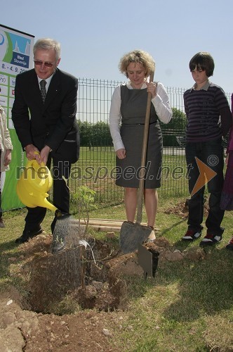 Janez Benčina, predsednik organizacijskega odbora svetovnega prvenstva v veslanju, Bled 2011 ter Barbara Žitnik Ternovec, ravnateljica OŠ Martina Krpana