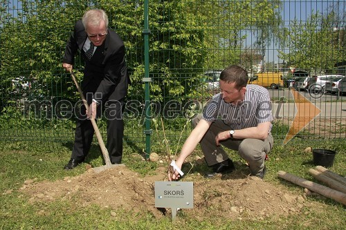 Janez Benčina, predsednik organizacijskega  odbora svetovnega prvenstva v veslanju, Bled 2011 ter Matjaž Mastnak, predstavnik Arboretuma Volčji Potok