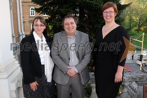 Vesna Zakeršnik, odvetnica, Gorazd Kos, član Sveta muzeja ter dr. Aleksandra Berberih Slana, direktorica Muzeja narodne osvoboditve Maribor