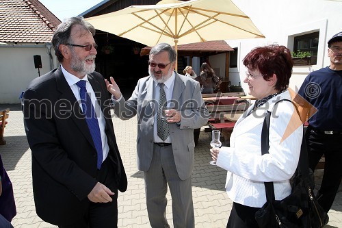 Prof. dr. Ivan Rozman, rektor Univerze v Mariboru, prof. dr. Igor Tičar, dekan Fakultete za elektrotehniko, računalništvo in informatiko Univerze v Mariboru in dr. Polona Pivec, odgovorna urednica TV Maribor