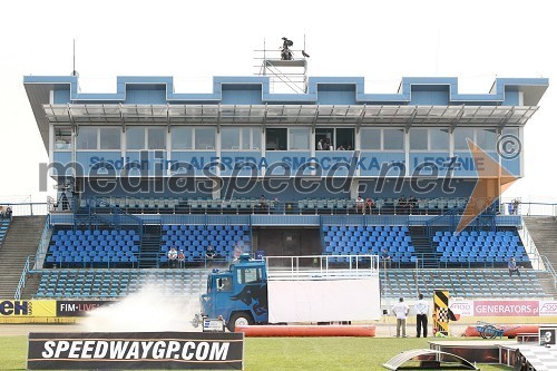 Stadion Alfreda Smoczyka, Leszno in vozilo za polivanje proge, nekdanje vozilo z vodnimi topovi proti demonstracijam