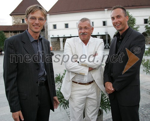 Peter Jančič, urednik Dela, Marjan Bauer, urednik Slovenskih novic in Mitja Pleterski, član uprave Delo d.d.