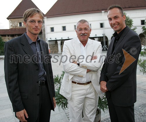 Peter Jančič, urednik Dela, Marjan Bauer, urednik Slovenskih novic in Mitja Pleterski, član uprave Delo d.d.