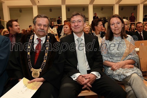 Prof. dr. Radovan Stanislav Pejovnik, rektor Univerze v Ljubljani, prof. dr. Danijel Rebolj, rektor Univerze v Mariboru in soproga Suzana Rebolj