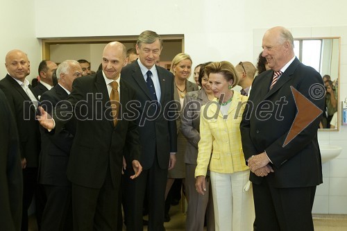 mag. Robert Cugelj, direktor Inštituta RS za rehabilitacijo, dr. Danilo Türk, predsednik Republike Slovenije, soproga Barbara Miklič Türk, njeno veličanstvo kraljica Sonja in njegovo veličanstvo norveški kralj Harald V.