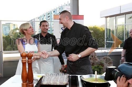 Heather Mills, lastnica blagovne znamke Redwood ter nekdanja manekenka, Peter Poles, voditelj in Anže Gombač, kuhar 	 
	