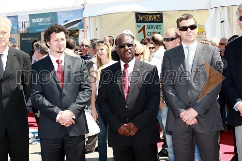 Dr. Patrick Vlačič, minister za promet, dr. Peter Bossman, župan občine Piran in častni pokrovitelj Internautice 2011 in Dušan Černe, direktor Marine Portorož