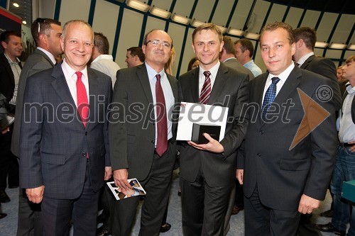 Joseph A. Mussomeli, Veleposlanik ZDA v Sloveniji, Thierry Villard, Managing Director CSEE, Goodyear / Sava tires d.o.o., 	Tomaž Lanišek, Goodyear / Sava tires d.o.o. in Matej Zavrl, Glavni direktor prodaje; Goodyear / Sava tires d.o.o.
