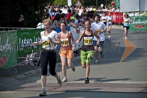 Daniela Cirkvenčić Černi, Tina Samsa, Urša Horvat, tek na 5,5 km