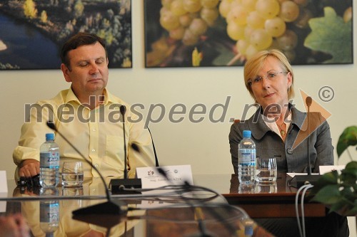 Mag. Anton Balažek, župan občine Lendava in dr. Marina Tavčar Krajnc iz Filozofske fakultete v Mariboru, avtorica raziskave Mladina 2010